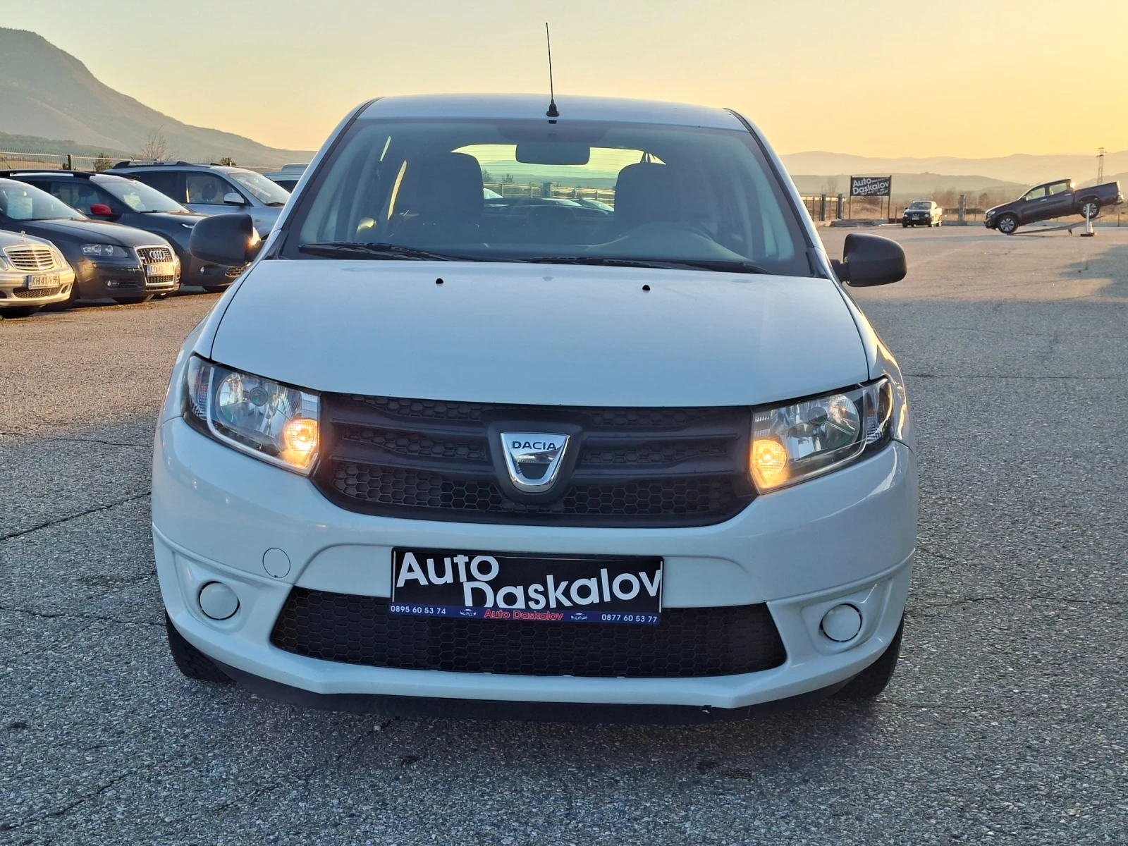 Dacia Sandero 1, 2 I + газ, снимка 2 - Автомобили и джипове - 53817492