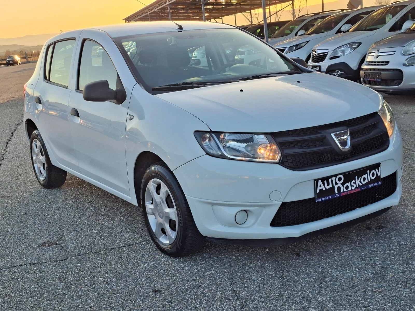 Dacia Sandero 1, 2 I + газ, снимка 3 - Автомобили и джипове - 53817492