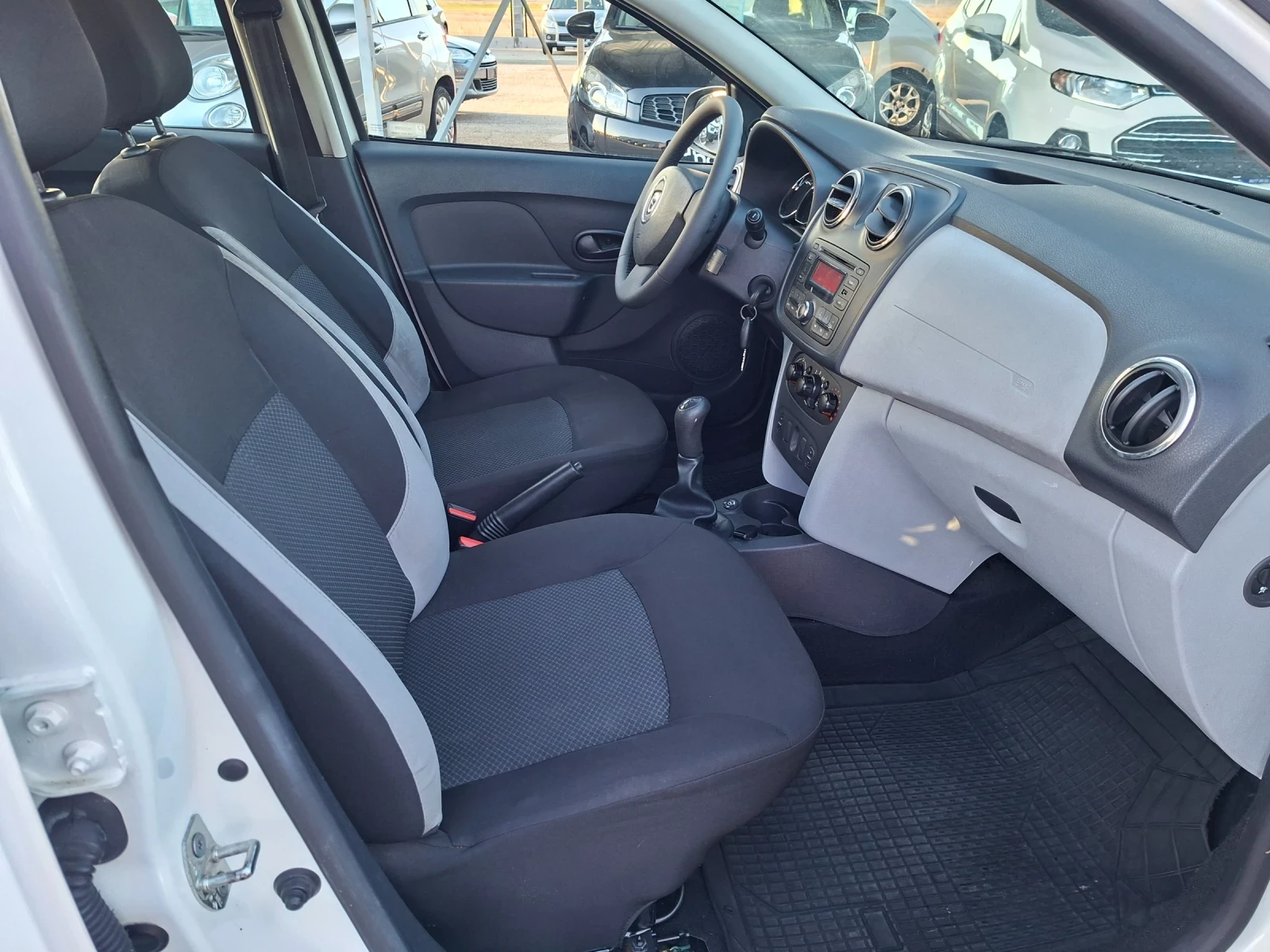 Dacia Sandero 1, 2 I + газ, снимка 9 - Автомобили и джипове - 53817492