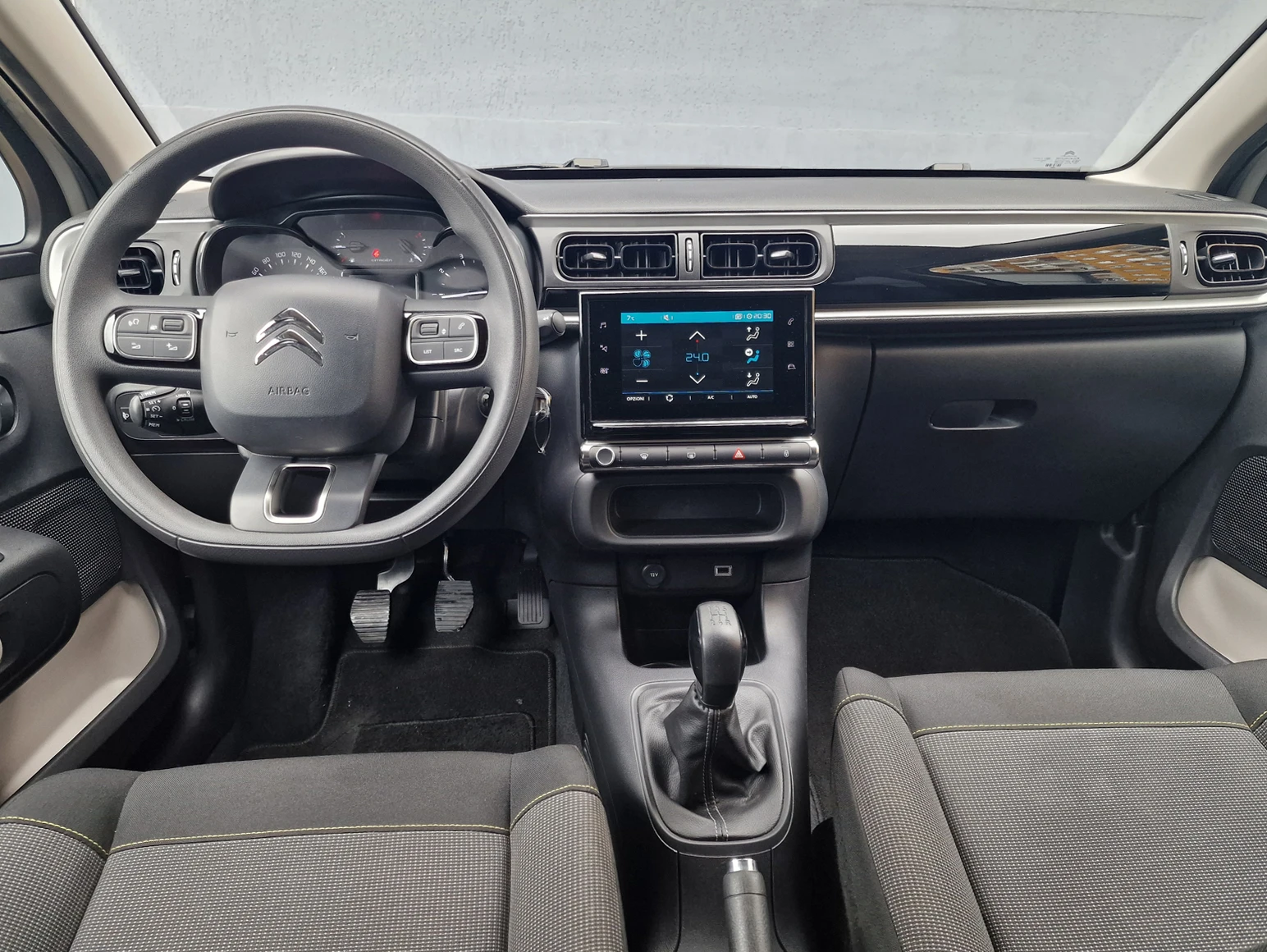 Citroen C3 1.2 8600km, снимка 14 - Автомобили и джипове - 53949971