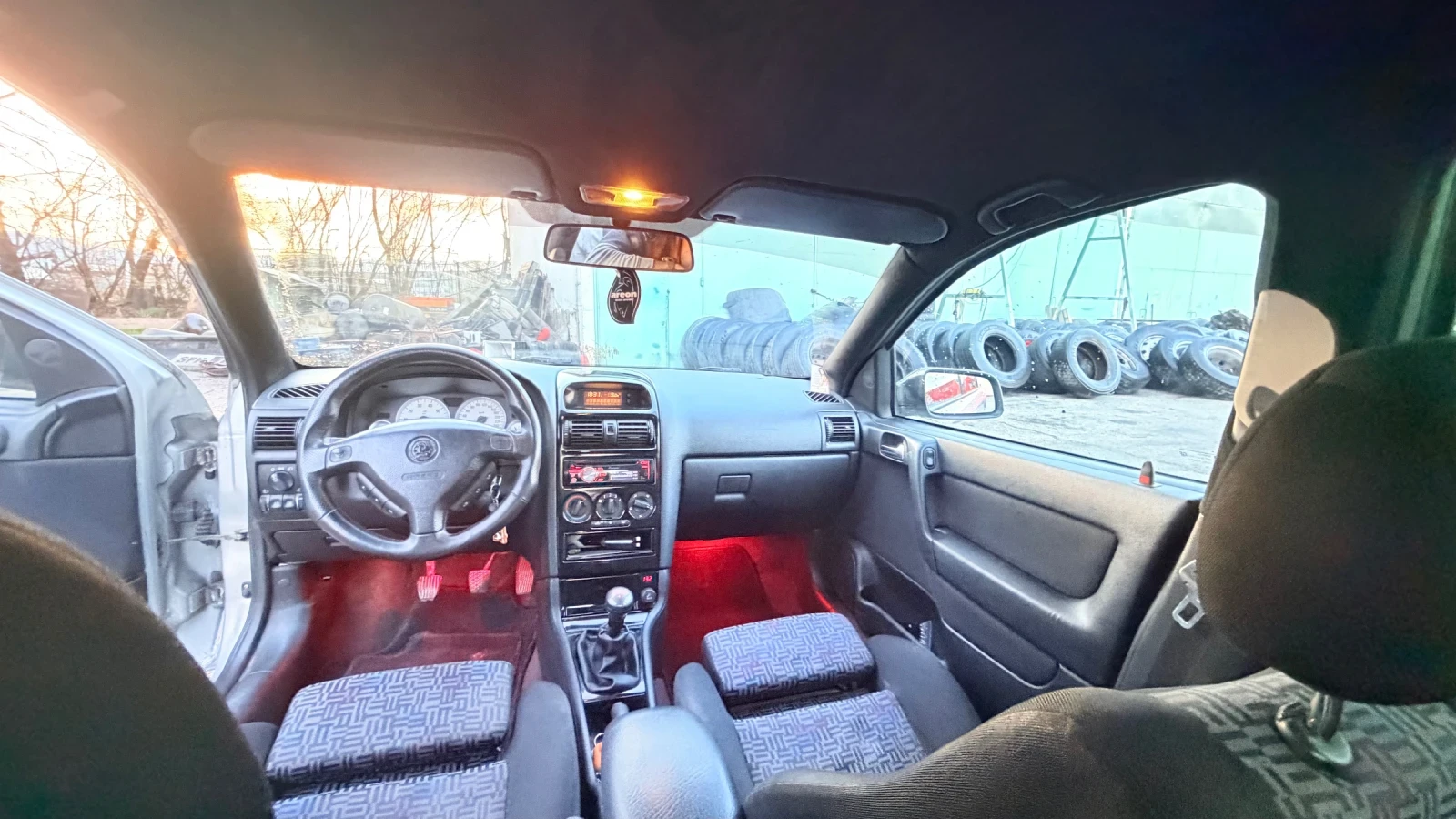 Opel Astra 1.6, снимка 10 - Автомобили и джипове - 54005869