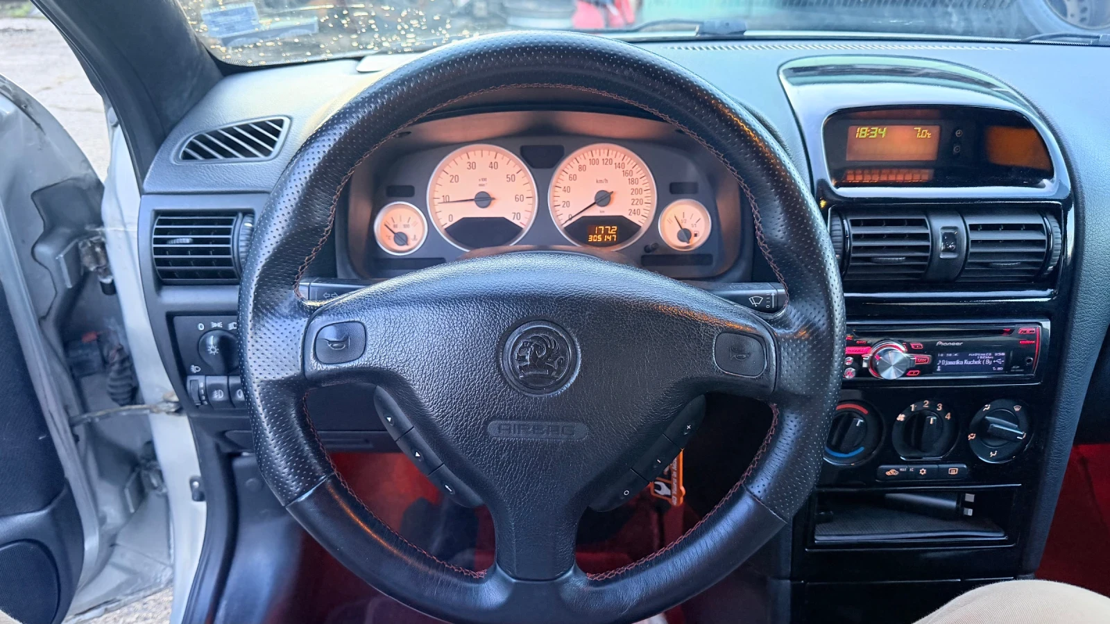 Opel Astra 1.6, снимка 15 - Автомобили и джипове - 54005869