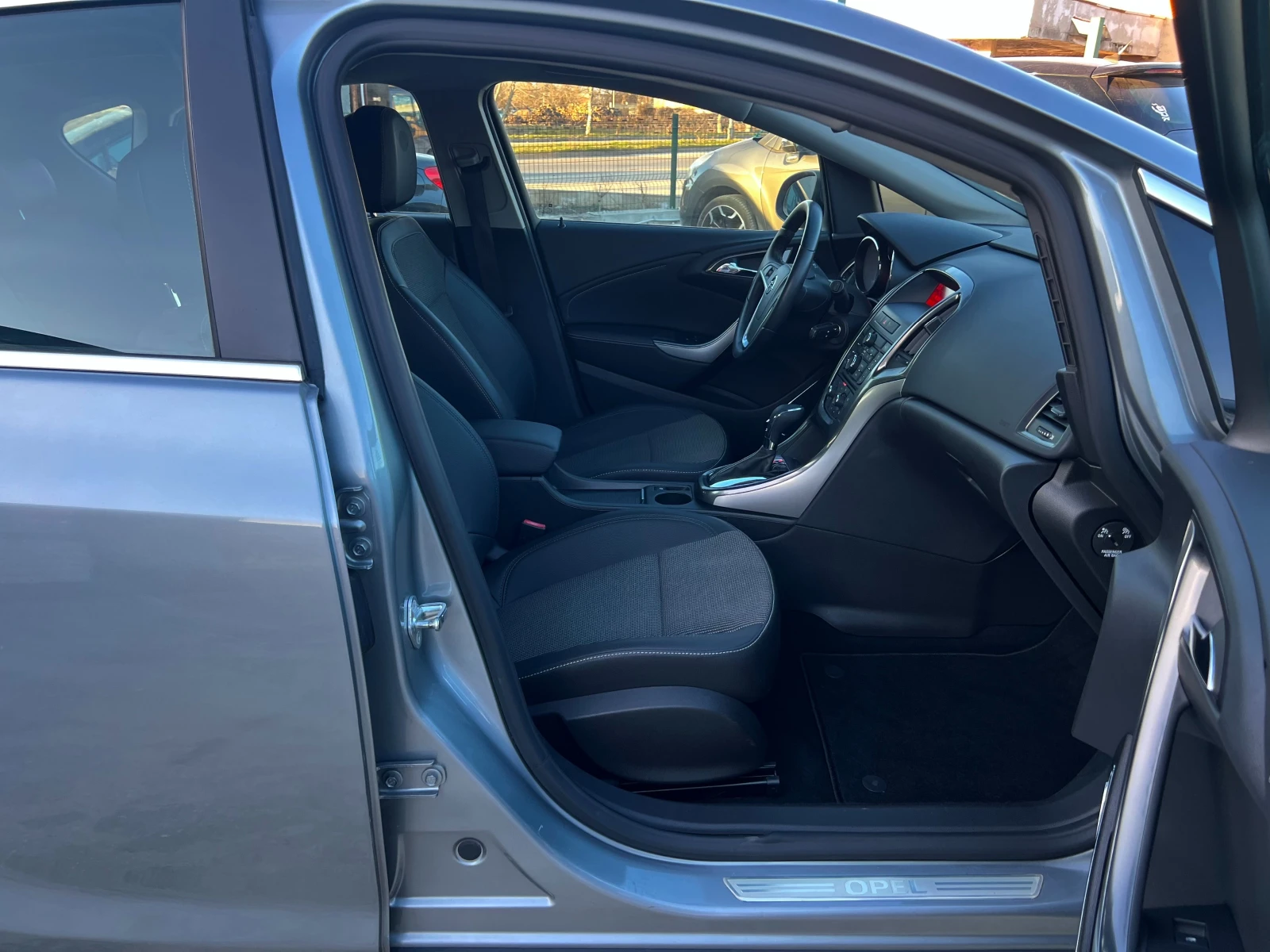 Opel Astra 1.6i-116к.с-33, 900 КМ!-Автоматик, снимка 11 - Автомобили и джипове - 54025635