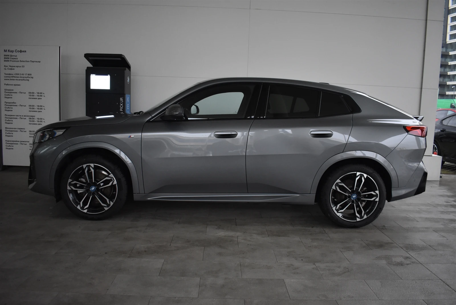 BMW iX2 xDrive30, снимка 3 - Автомобили и джипове - 54069496