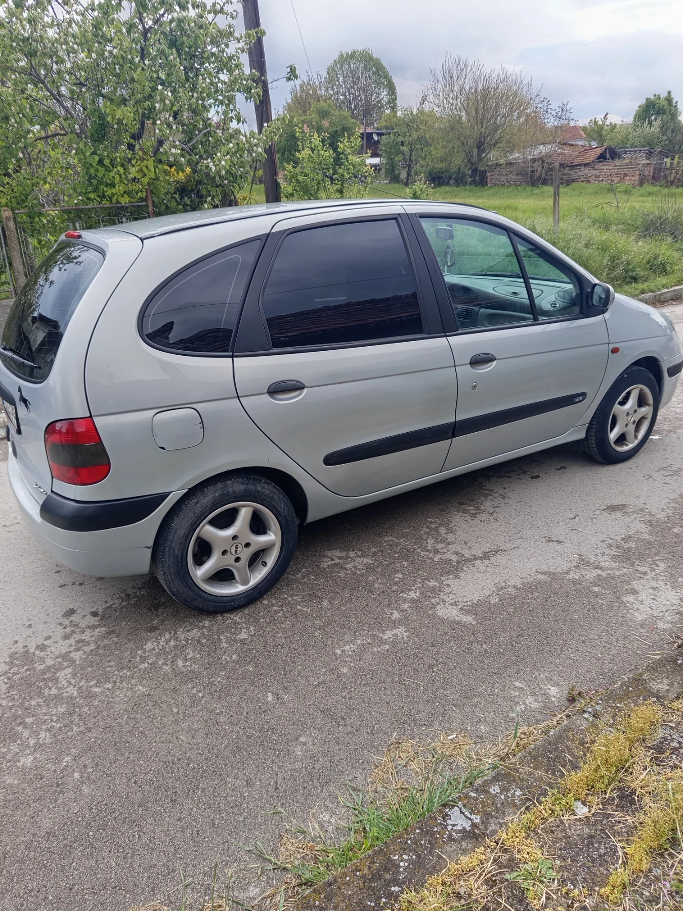Renault Scenic, снимка 6 - Автомобили и джипове - 54395329