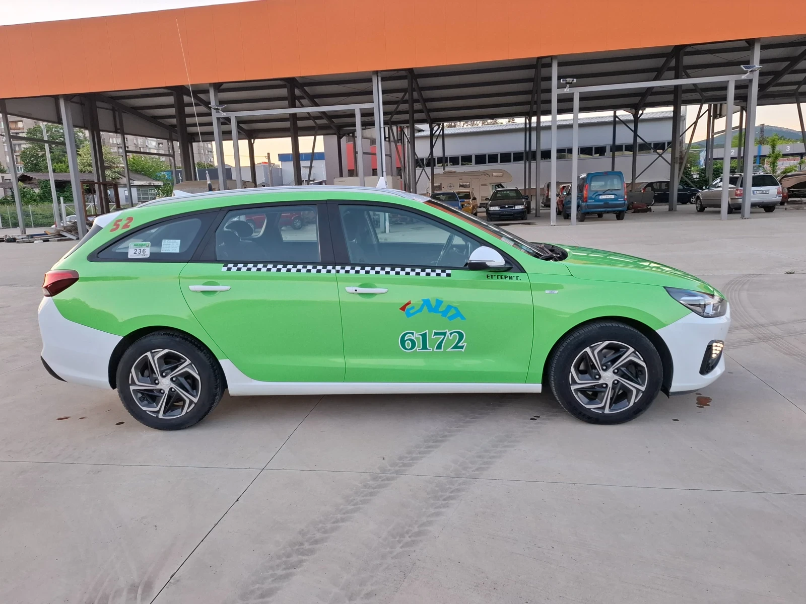 Hyundai I30 1.6CRDI MIL HYBRID , снимка 4 - Автомобили и джипове - 54981291