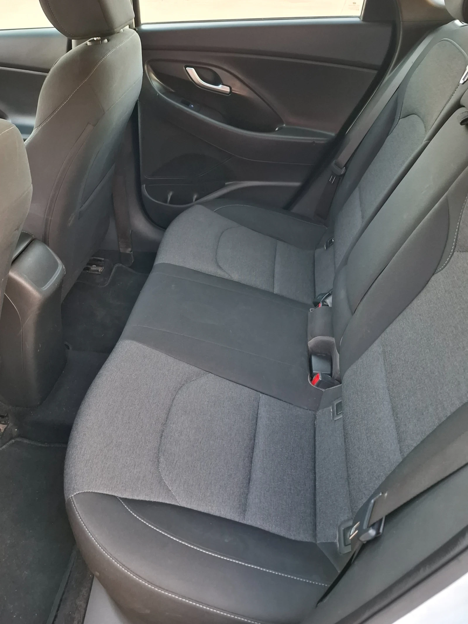 Hyundai I30 1.6CRDI MIL HYBRID , снимка 9 - Автомобили и джипове - 54981291