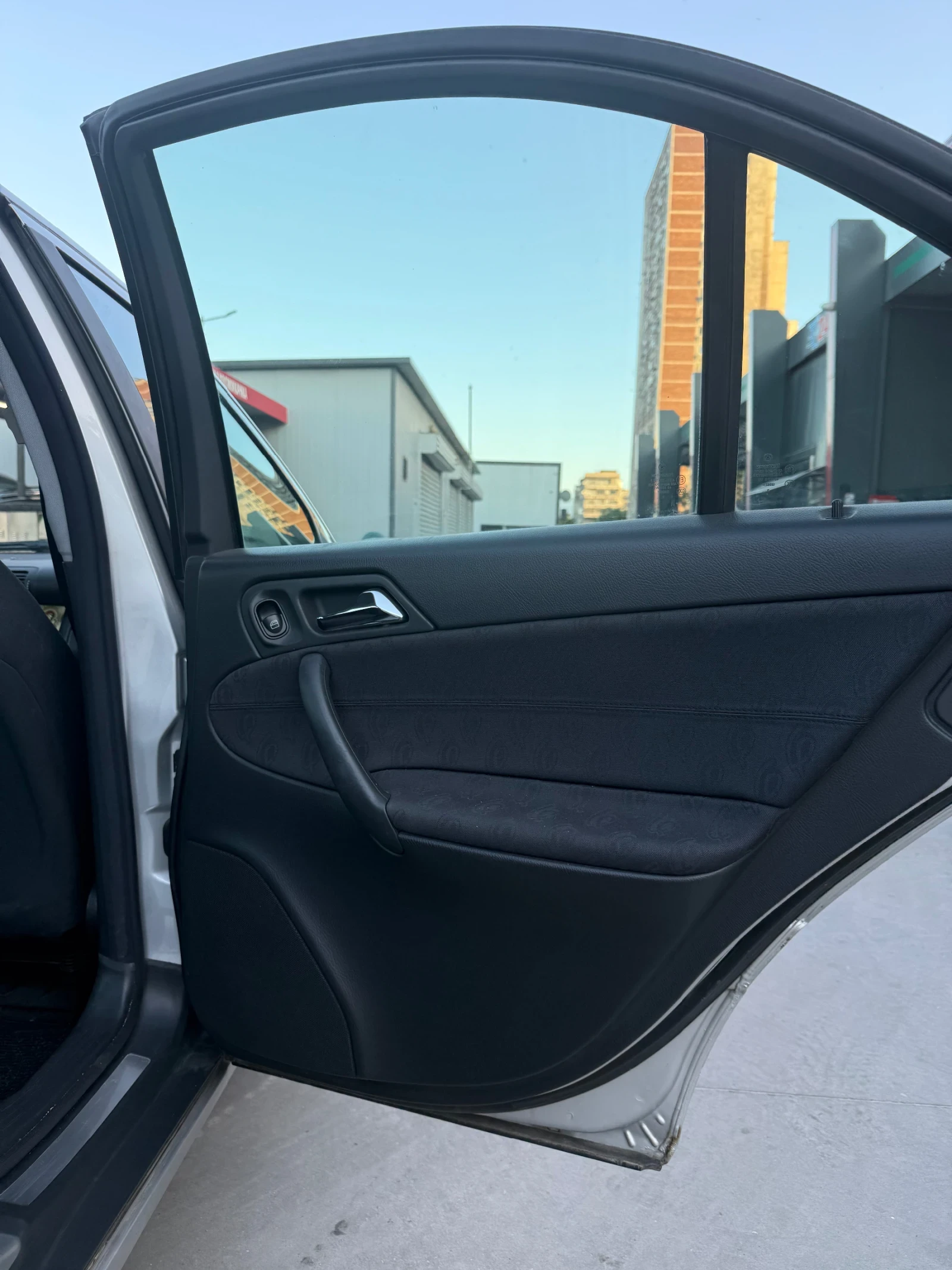 Mercedes-Benz C 180, снимка 10 - Автомобили и джипове - 55084538