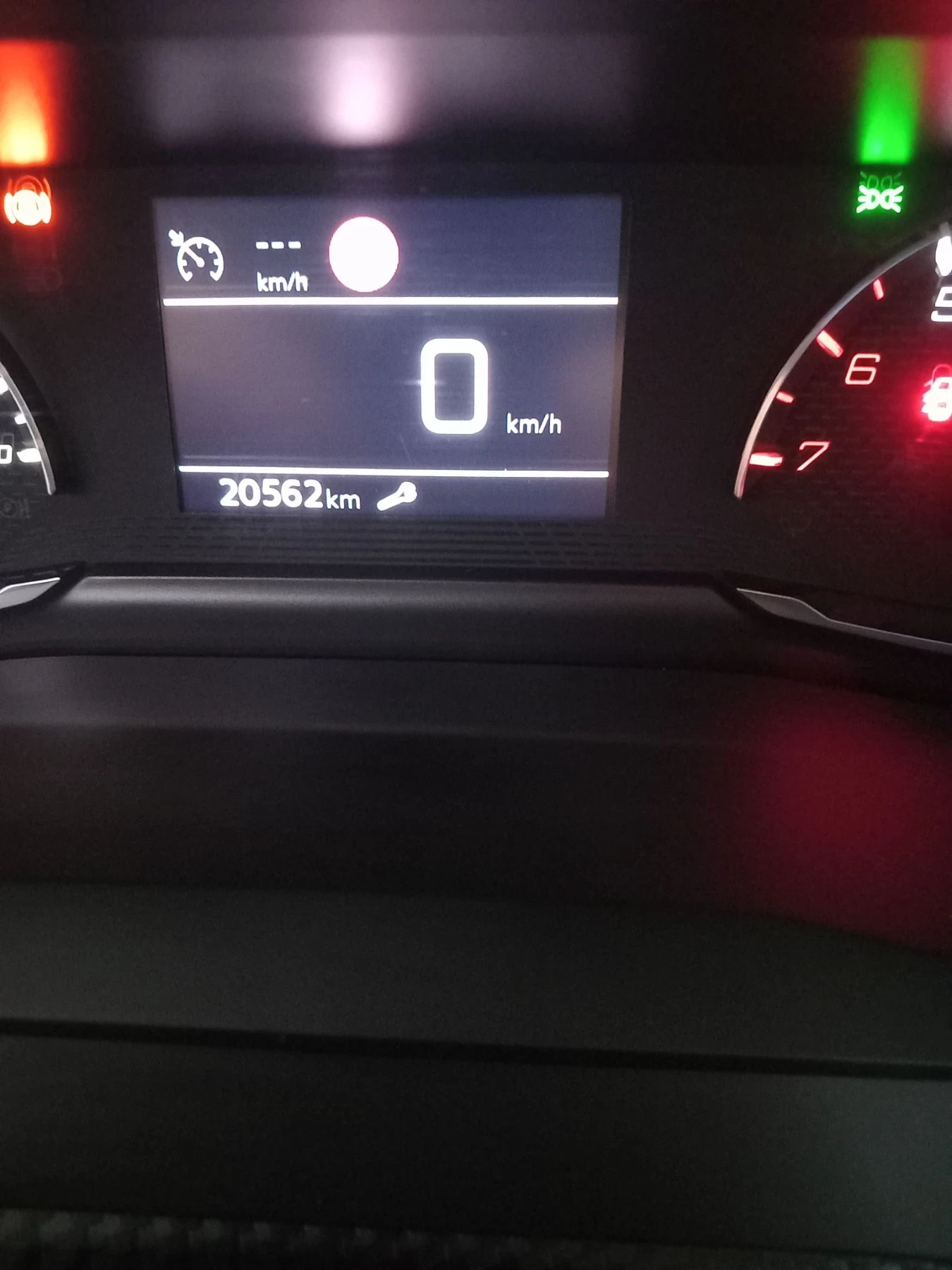 Peugeot 208, снимка 3 - Автомобили и джипове - 55598043