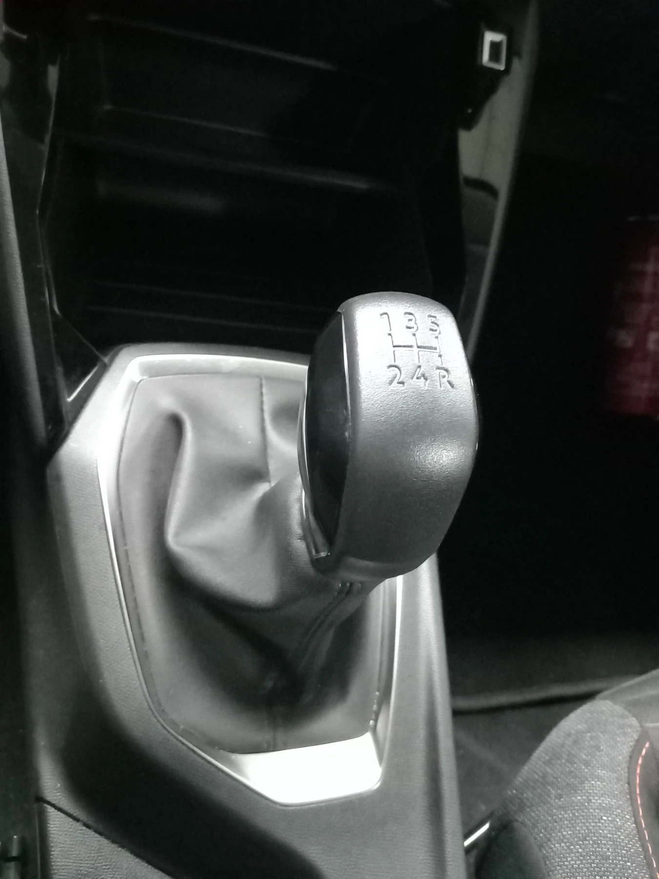 Peugeot 208, снимка 5 - Автомобили и джипове - 55598043