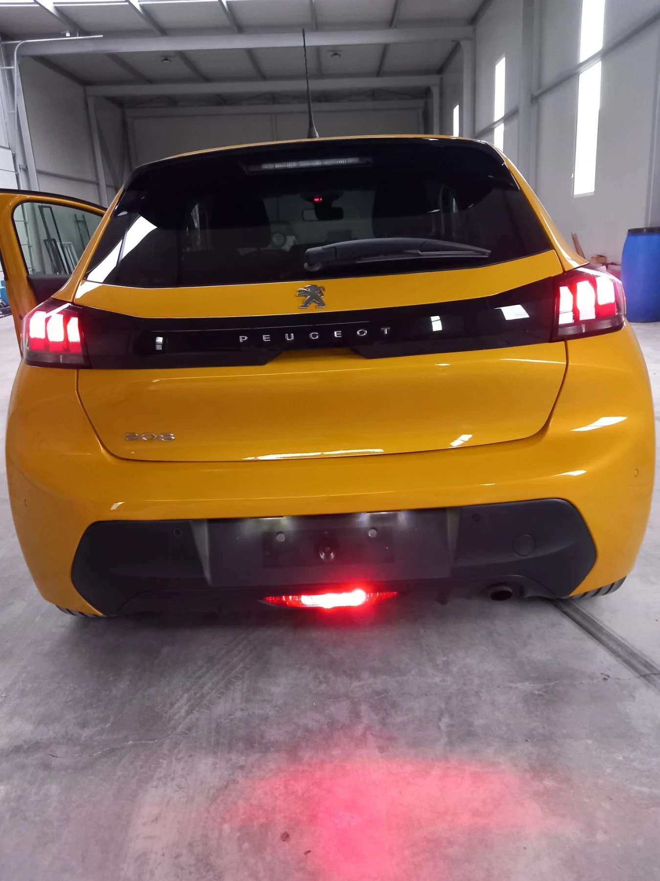 Peugeot 208, снимка 2 - Автомобили и джипове - 55598043