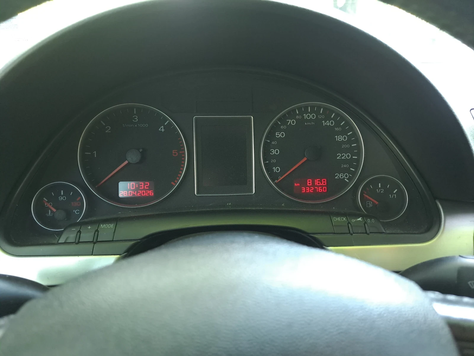 Audi A4 2.0 TDI, снимка 9 - Автомобили и джипове - 55610475