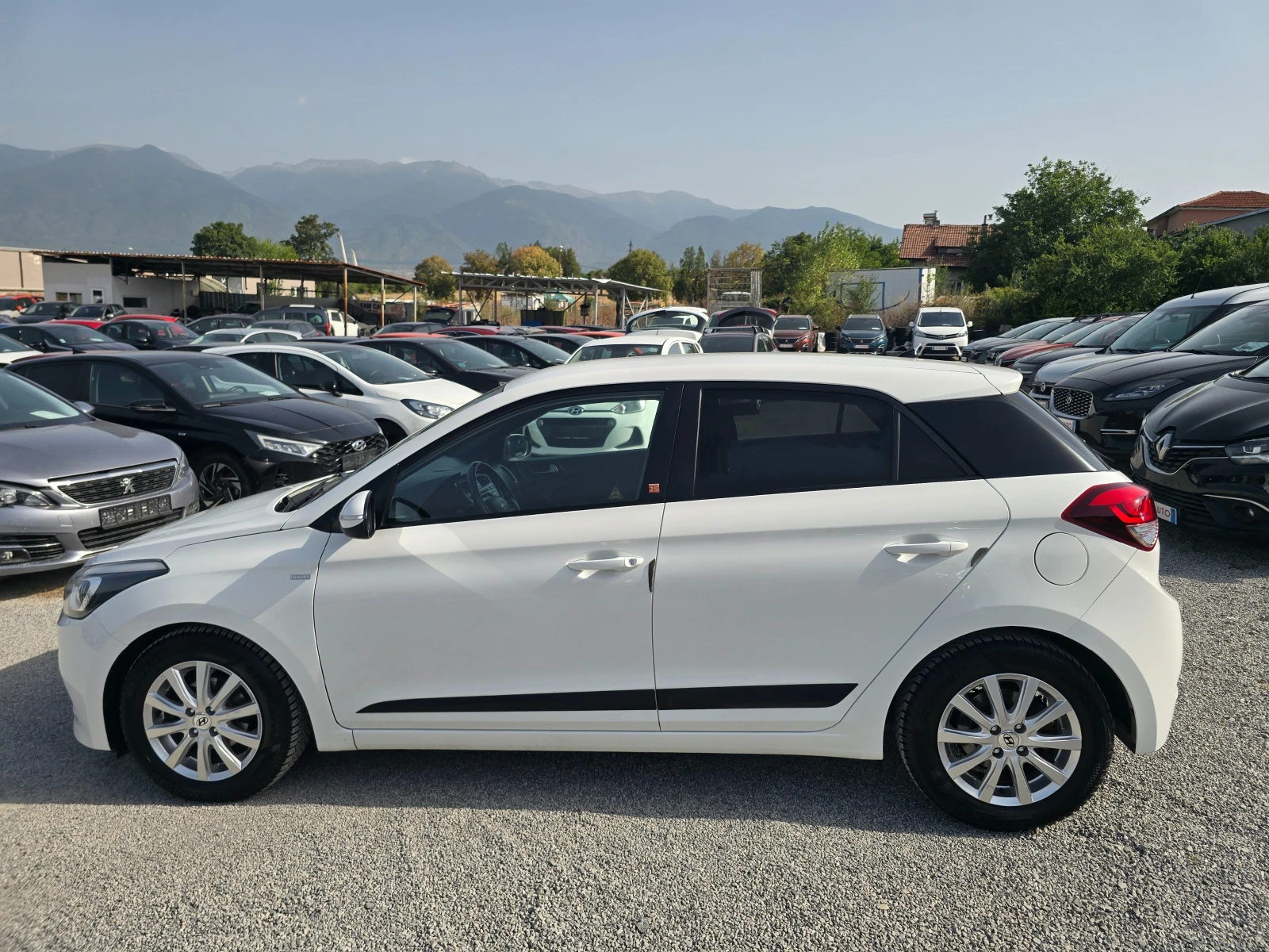 Hyundai I20 1.2i-85k.c-EURO-6, снимка 8 - Автомобили и джипове - 55859148