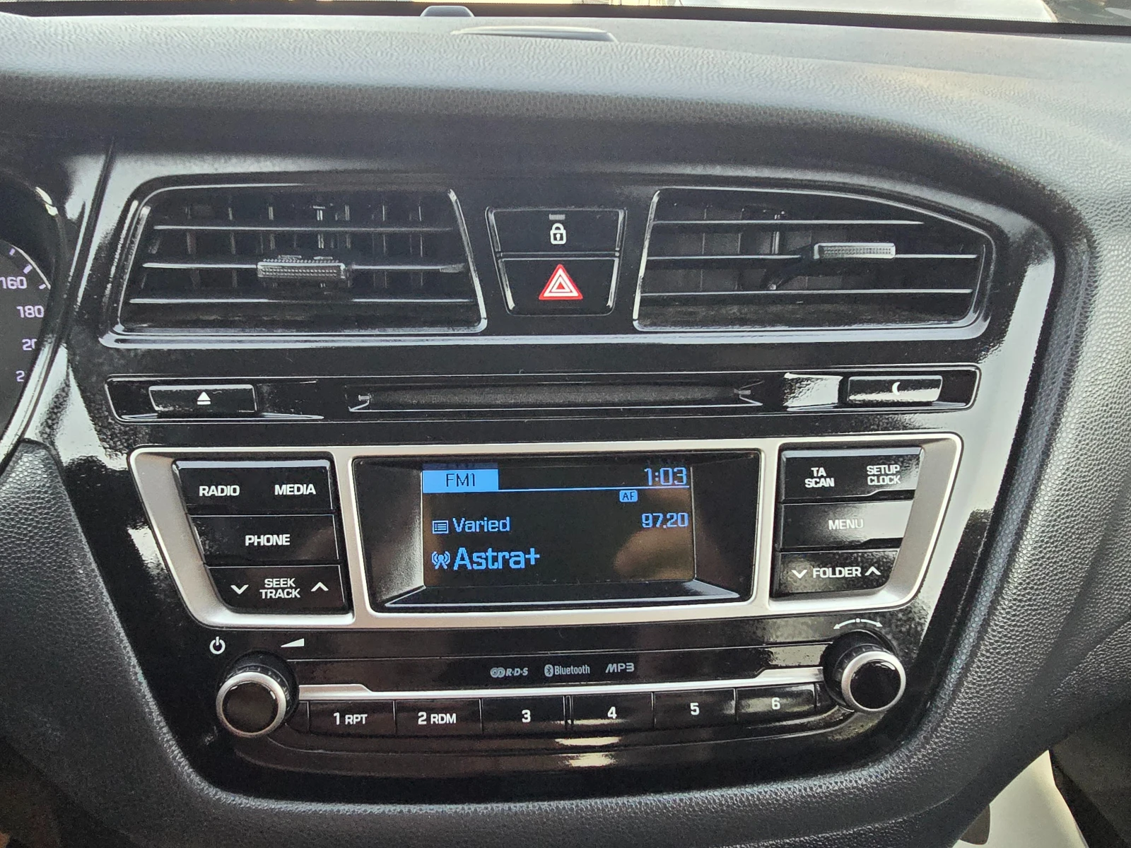 Hyundai I20 1.2i-85k.c-EURO-6, снимка 14 - Автомобили и джипове - 55859148