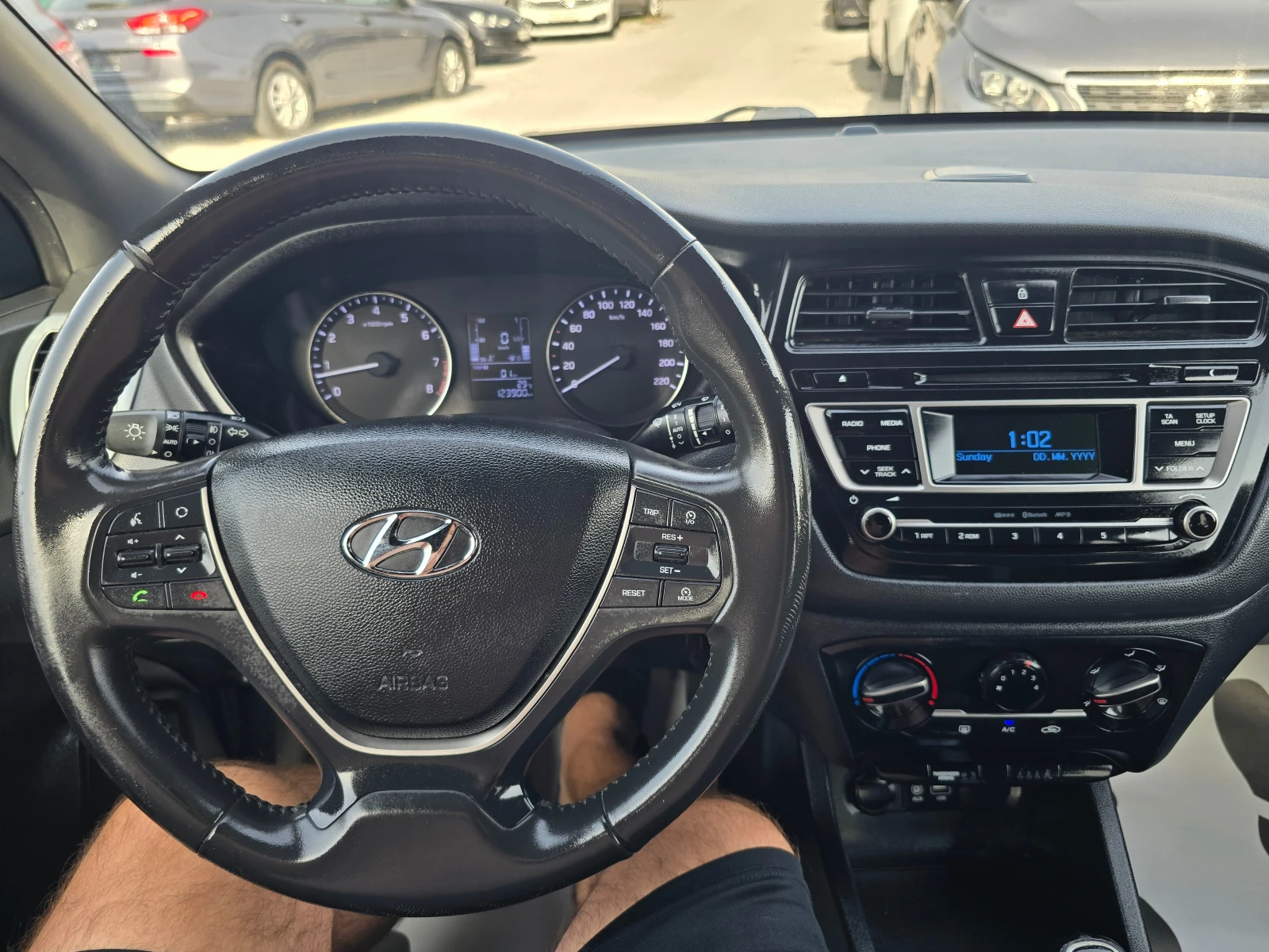 Hyundai I20 1.2i-85k.c-EURO-6, снимка 13 - Автомобили и джипове - 55859148