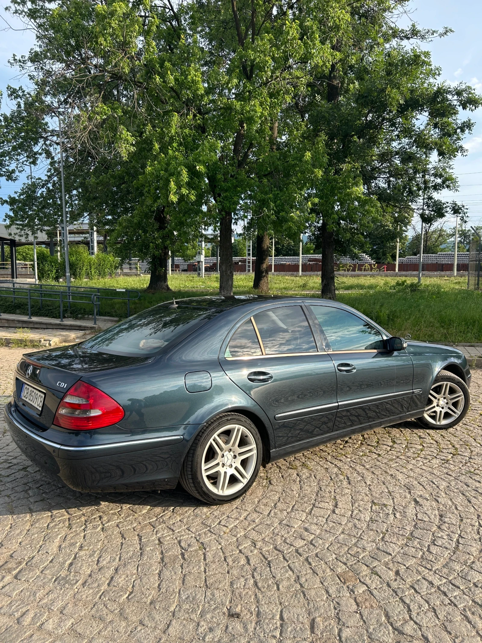 Mercedes-Benz E 220, снимка 2 - Автомобили и джипове - 55953849