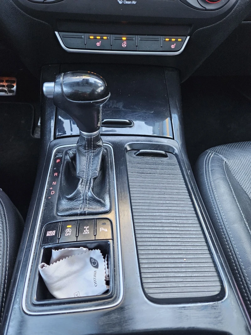 Kia Sorento 2.2 CRDI 200HP, снимка 8 - Автомобили и джипове - 52935892