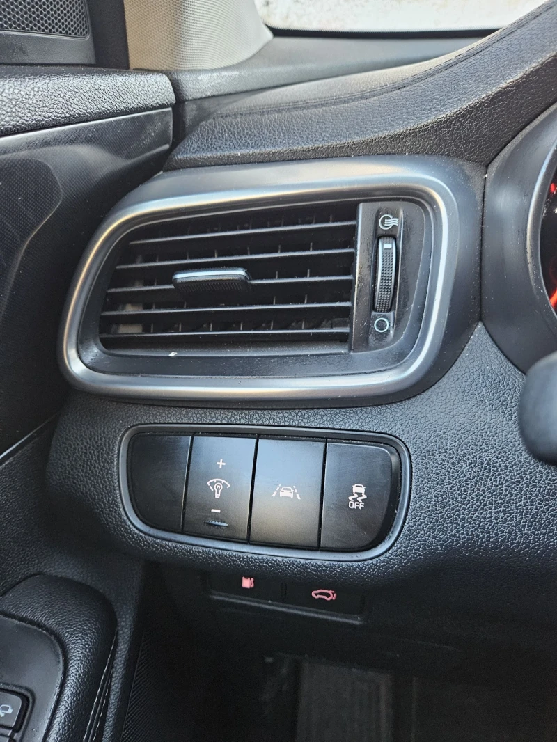 Kia Sorento 2.2 CRDI 200HP, снимка 10 - Автомобили и джипове - 52935892