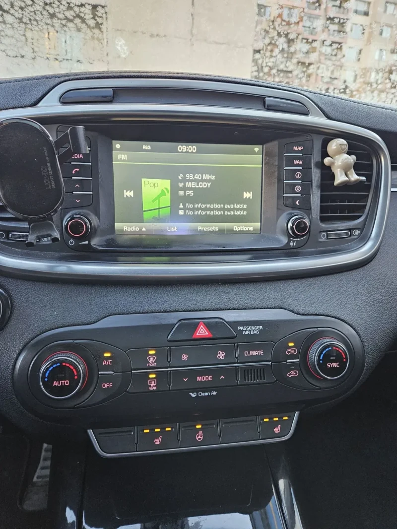 Kia Sorento 2.2 CRDI 200HP, снимка 9 - Автомобили и джипове - 52935892