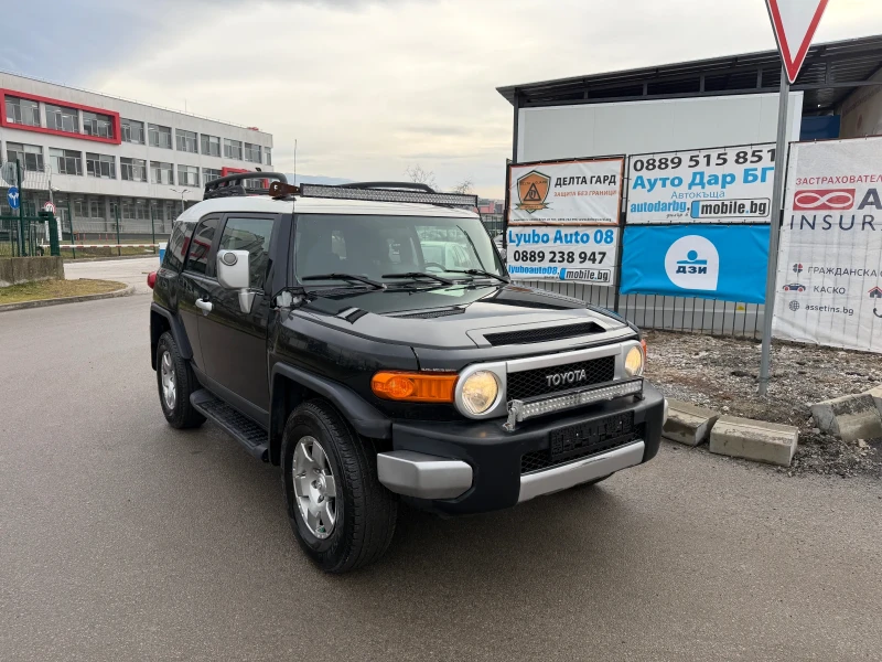 Toyota Fj cruiser 4.0 V6 4X4 / Теглич / Блокаж / Bluetooth / Camera , снимка 3 - Автомобили и джипове - 53263895