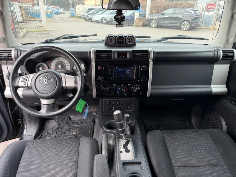 Toyota Fj cruiser 4.0 V6 4X4 / Теглич / Блокаж / Bluetooth / Camera , снимка 10 - Автомобили и джипове - 53263895