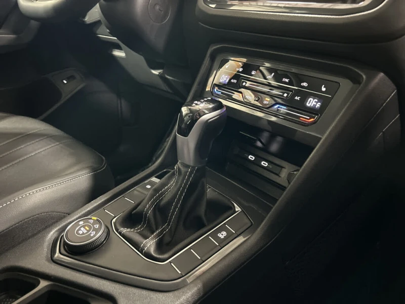VW Tiguan SE* 4Motion* АвтоКредит* (ЦЕНА ДО БГ), снимка 15 - Автомобили и джипове - 53403210