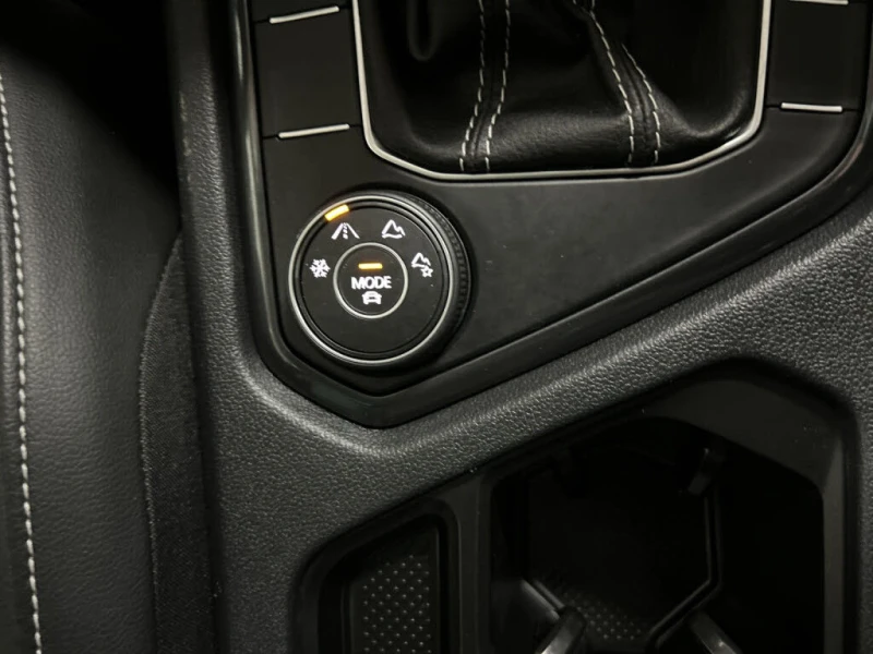 VW Tiguan SE* 4Motion* АвтоКредит* (ЦЕНА ДО БГ), снимка 16 - Автомобили и джипове - 53403210