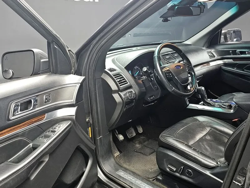 Ford Explorer 2.3 AWD, снимка 11 - Автомобили и джипове - 54351894