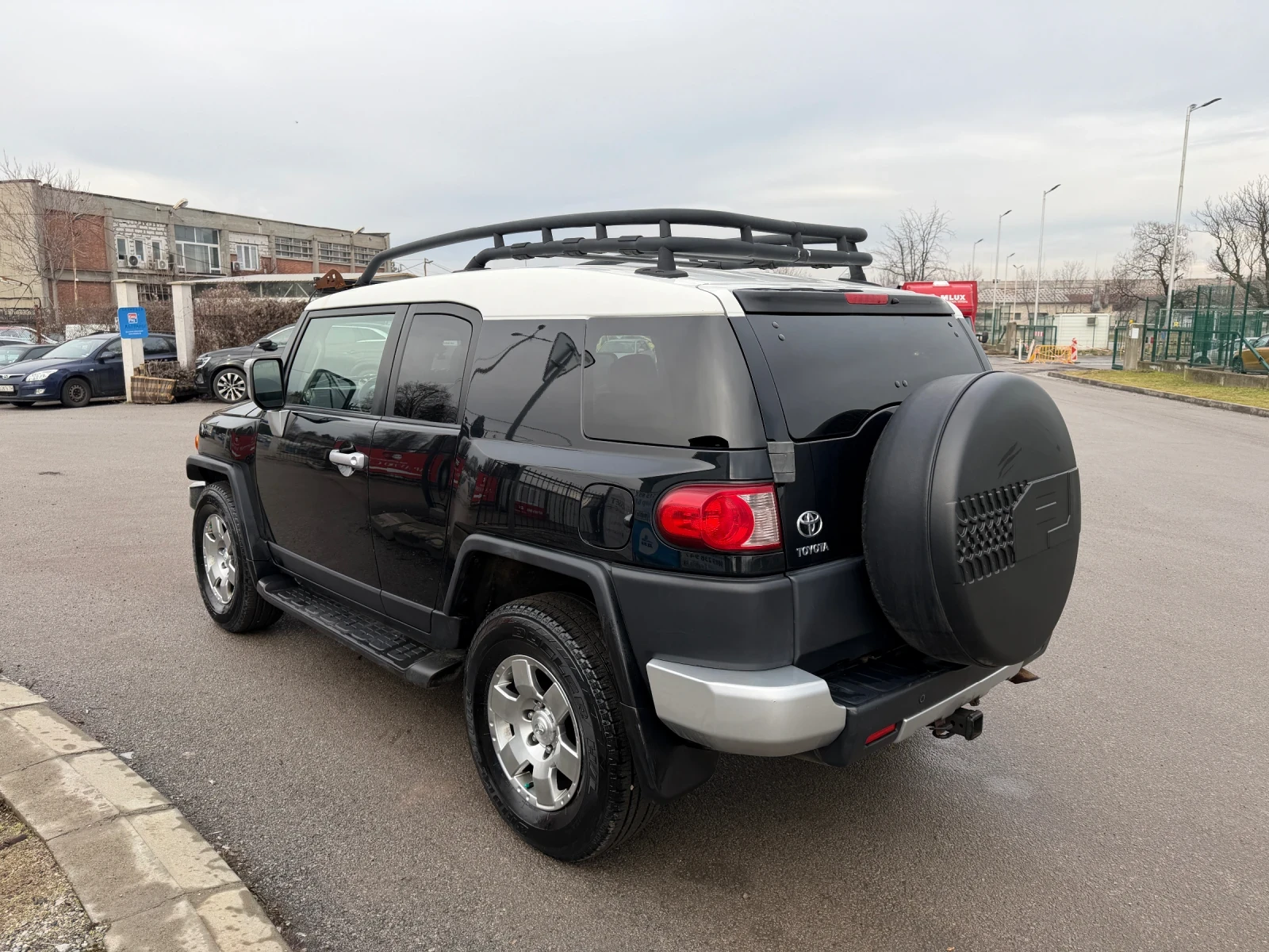 Toyota Fj cruiser 4.0 V6 4X4 / Теглич / Блокаж / Bluetooth / Camera  - изображение 7