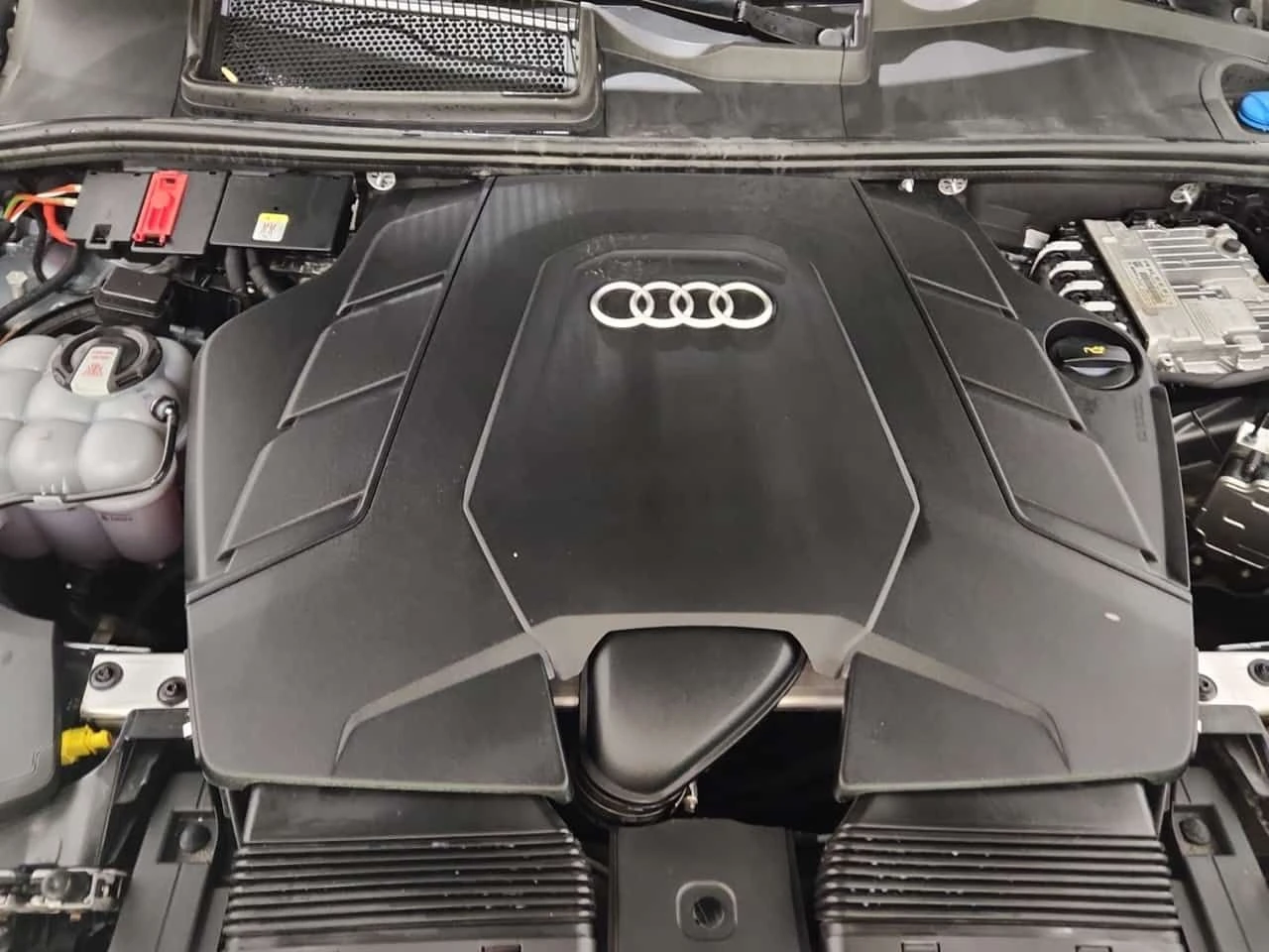 Audi Q8  PROGRESSIV /360/DISTRONIC/ОБДУХВАНЕ, снимка 16 - Автомобили и джипове - 54356712