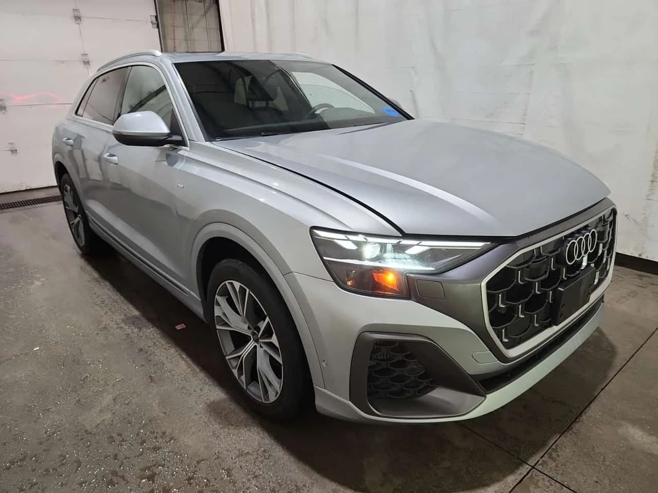 Audi Q8  PROGRESSIV /360/DISTRONIC/ОБДУХВАНЕ, снимка 2 - Автомобили и джипове - 54356712