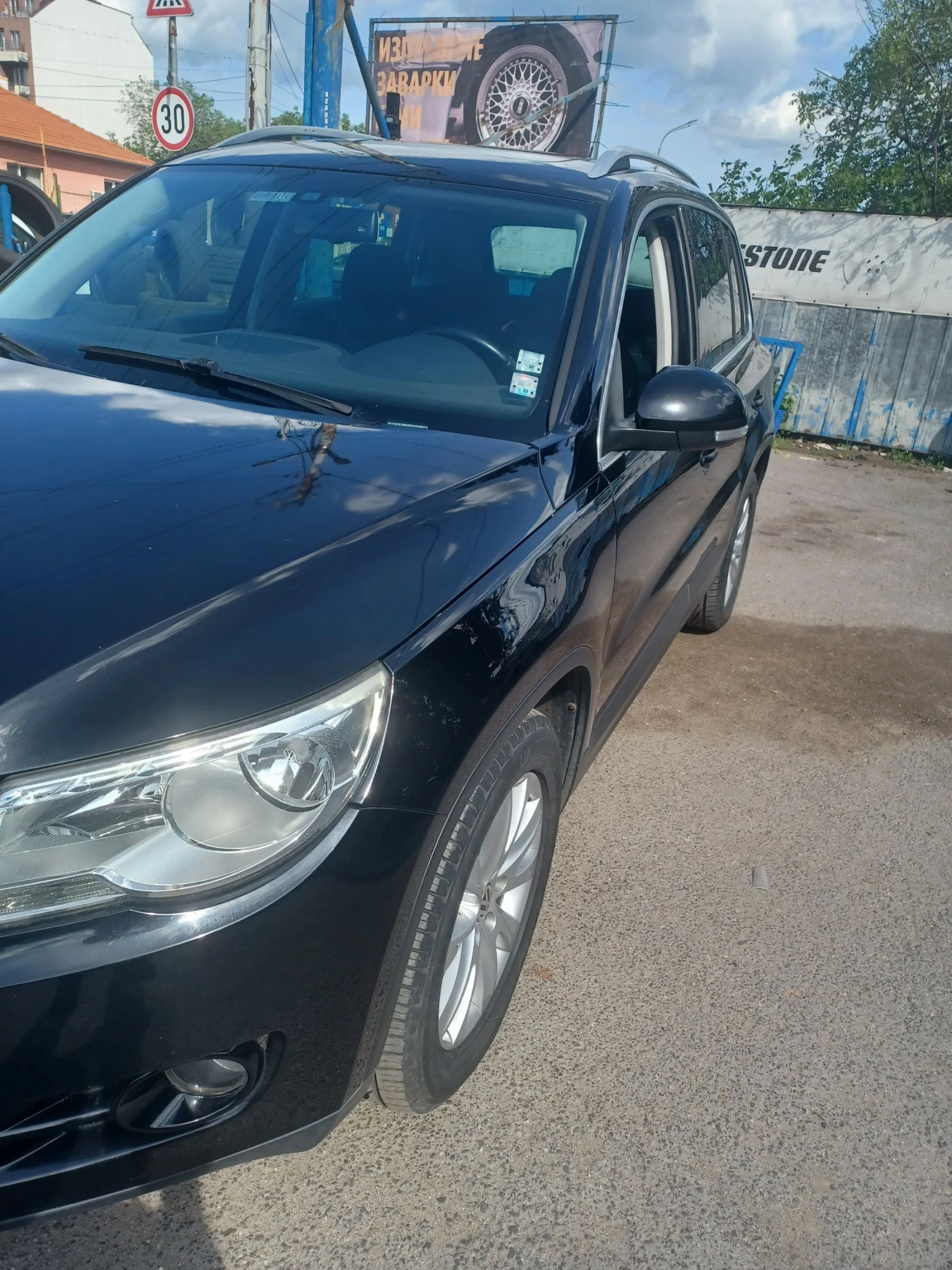 VW Tiguan 1.4 TFSI, снимка 2 - Автомобили и джипове - 54670064