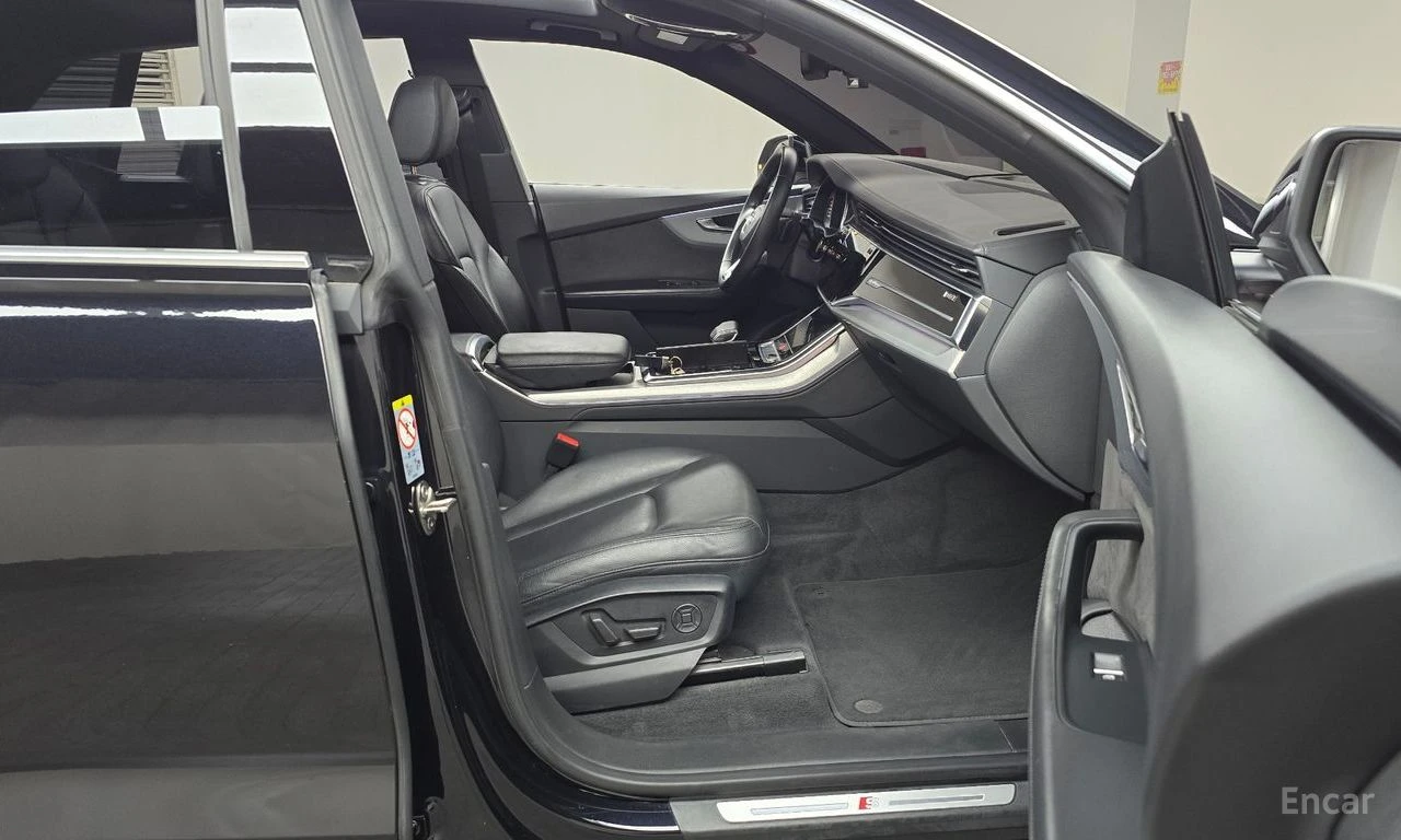 Audi Q8 ДИСТРОНИК * ОБДУХВАНЕ * HEAD-UP * PANO, снимка 13 - Автомобили и джипове - 55155641