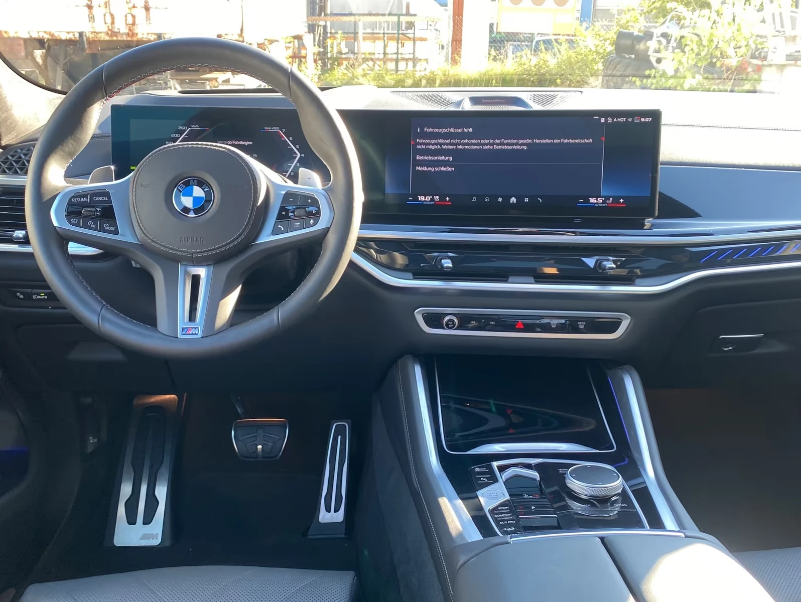 BMW X6 M60i / B&W/ SHADOW LINE/ PANO/ 360/ HUD/ M-TECHNIC, снимка 7 - Автомобили и джипове - 55575660