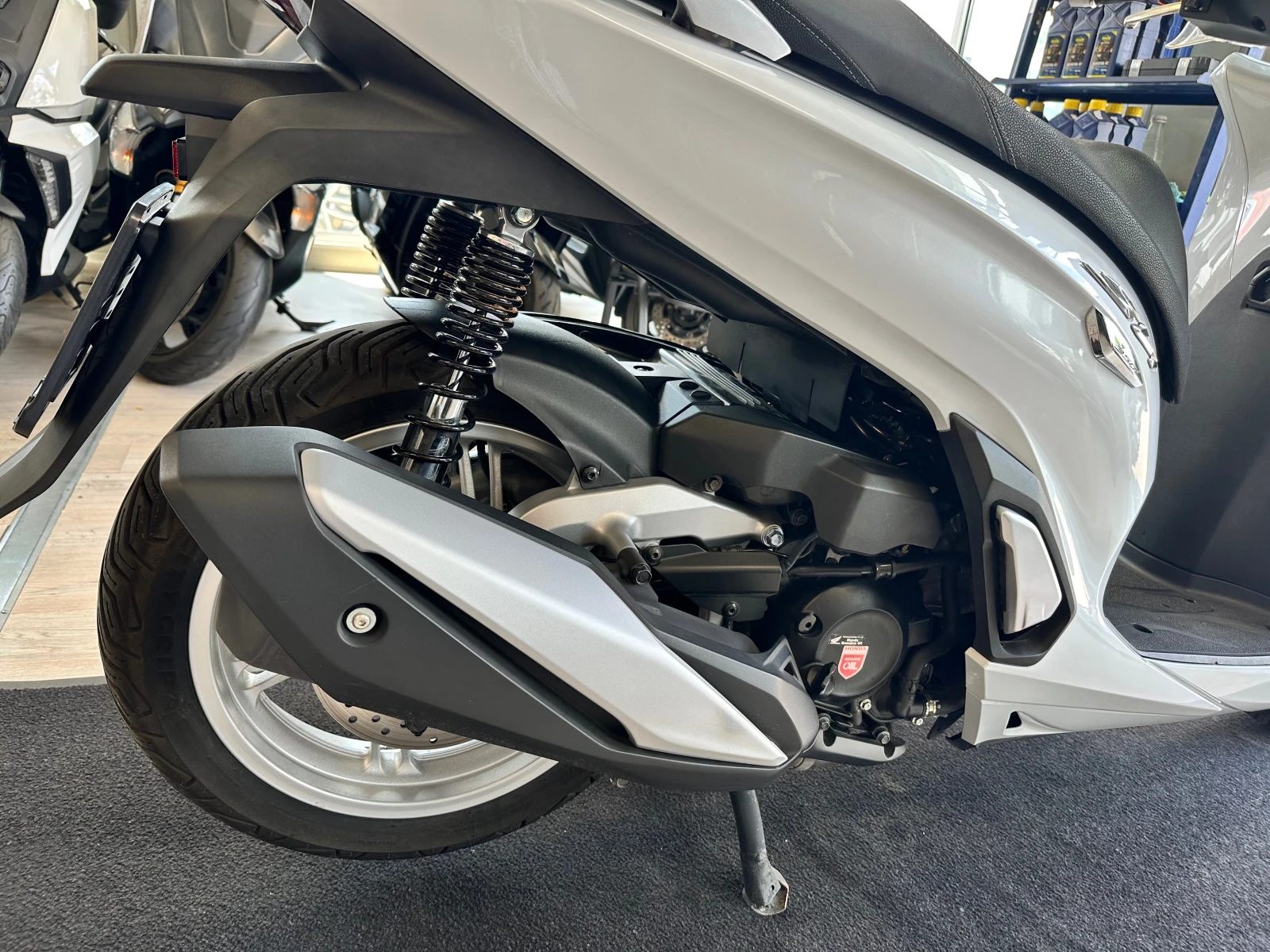 Honda Sh 350i LED/ABS/TC 2021г., снимка 10 - Мотоциклети и мототехника - 55178484