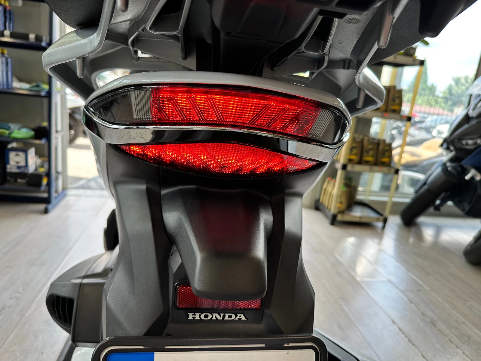 Honda Sh 350i LED/ABS/TC 2021г., снимка 3 - Мотоциклети и мототехника - 55178484