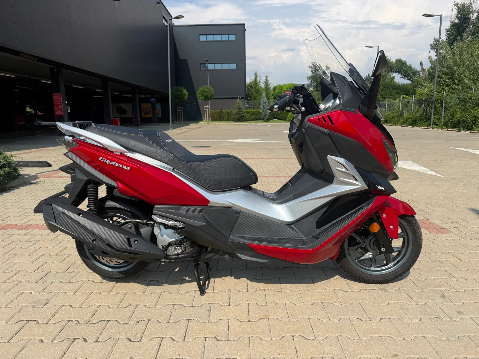 Sym Cruisym 300i euro 4 като нов, снимка 4 - Мотоциклети и мототехника - 55180731