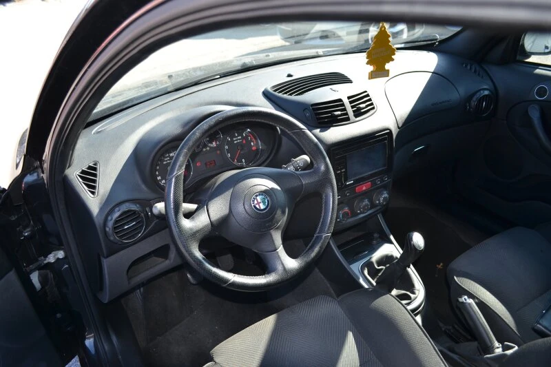 Alfa Romeo 147 1.6 16v, снимка 8 - Автомобили и джипове - 38336207