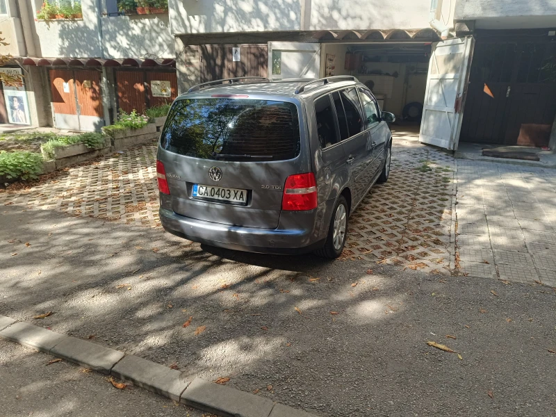 VW Touran, снимка 4 - Автомобили и джипове - 47695617