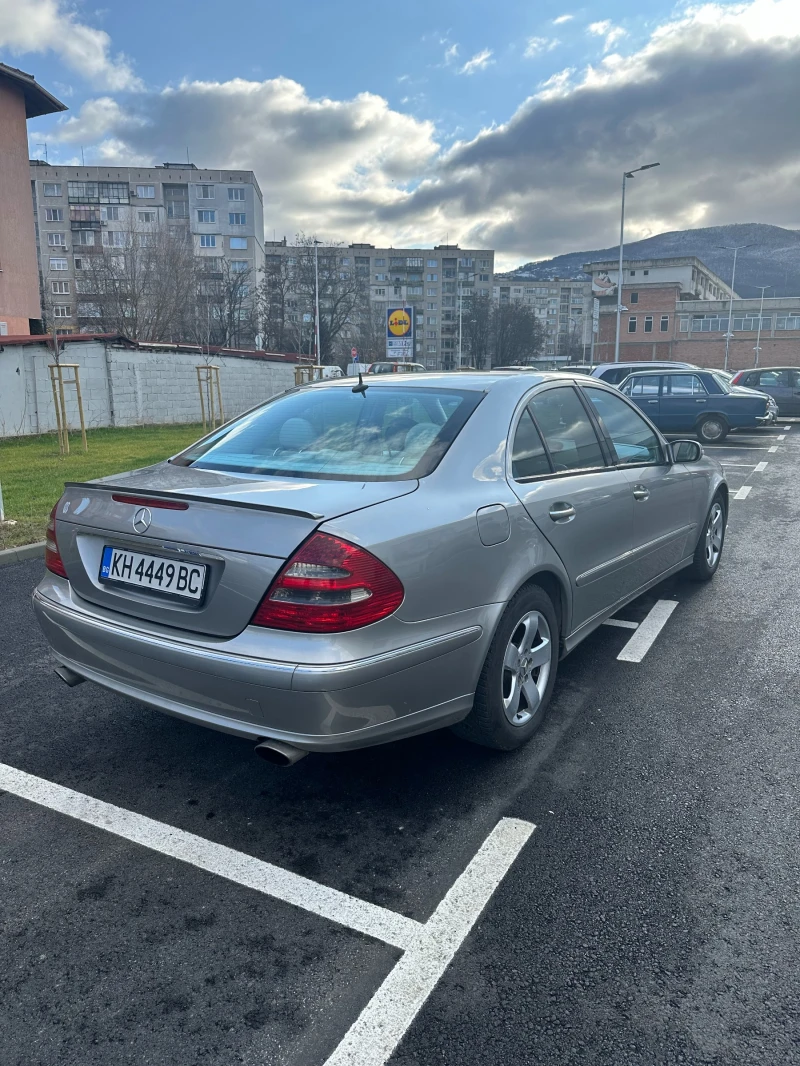 Mercedes-Benz E 270 Avantgarde, снимка 5 - Автомобили и джипове - 48513546