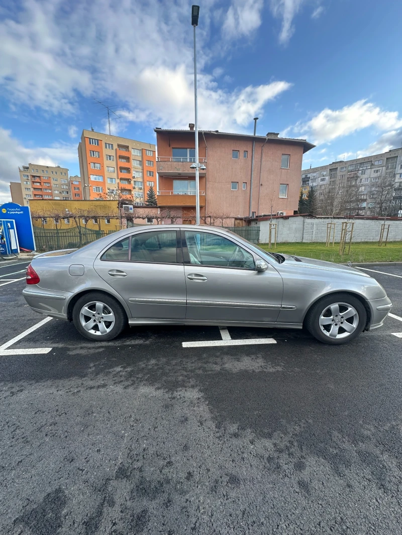 Mercedes-Benz E 270 Avantgarde, снимка 6 - Автомобили и джипове - 48513546