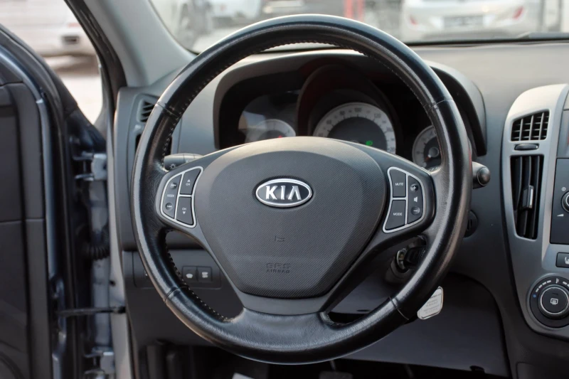 Kia Ceed 1.6crdi , снимка 13 - Автомобили и джипове - 49002200