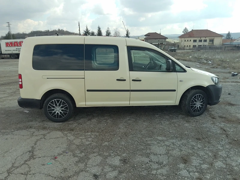 VW Caddy Макси, снимка 7 - Автомобили и джипове - 49362111