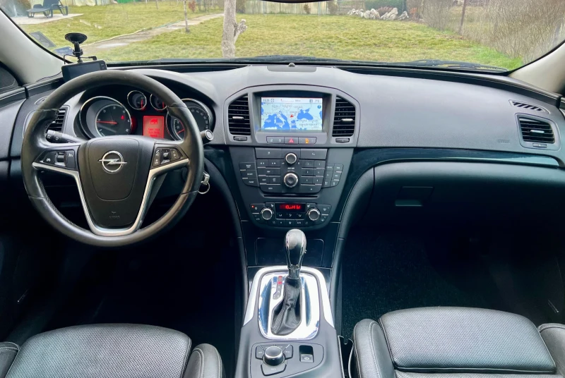 Opel Insignia 2.0 BiTurbo 4x4, снимка 2 - Автомобили и джипове - 53393947