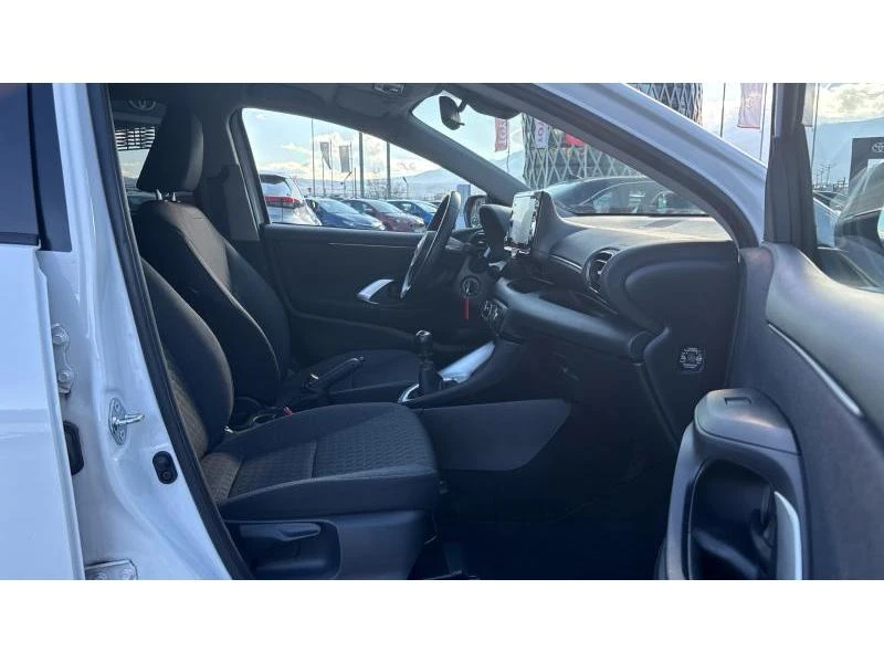 Toyota Yaris 1.5P M/T FANCY, снимка 6 - Автомобили и джипове - 54406010