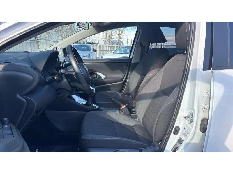 Toyota Yaris 1.5P M/T FANCY, снимка 12 - Автомобили и джипове - 54406010