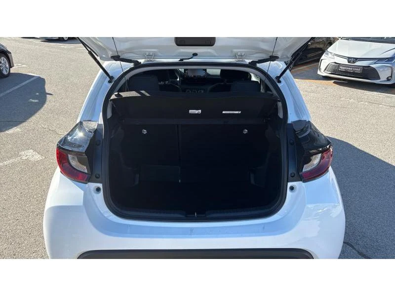 Toyota Yaris 1.5P M/T FANCY, снимка 10 - Автомобили и джипове - 54406010
