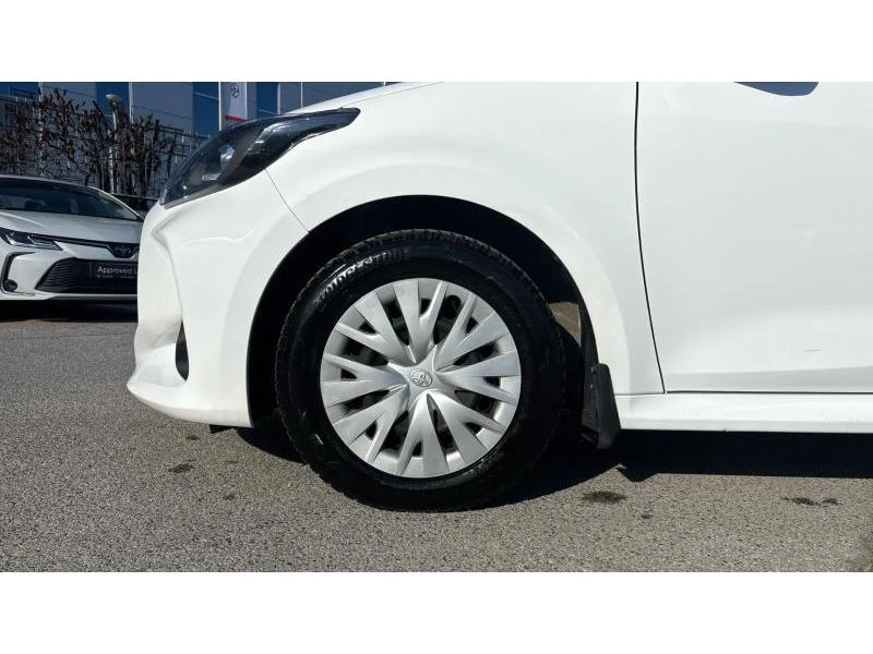 Toyota Yaris 1.5P M/T FANCY, снимка 16 - Автомобили и джипове - 54406010