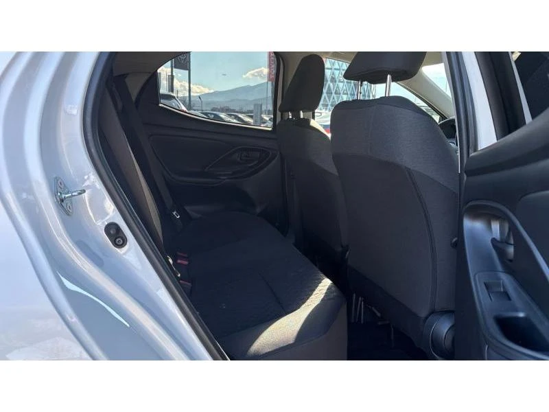 Toyota Yaris 1.5P M/T FANCY, снимка 7 - Автомобили и джипове - 54406010