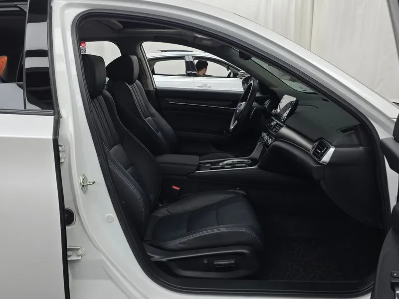 Honda Accord 2.0 Hybrid - САМО 30% АВАНС!, снимка 11 - Автомобили и джипове - 55660040
